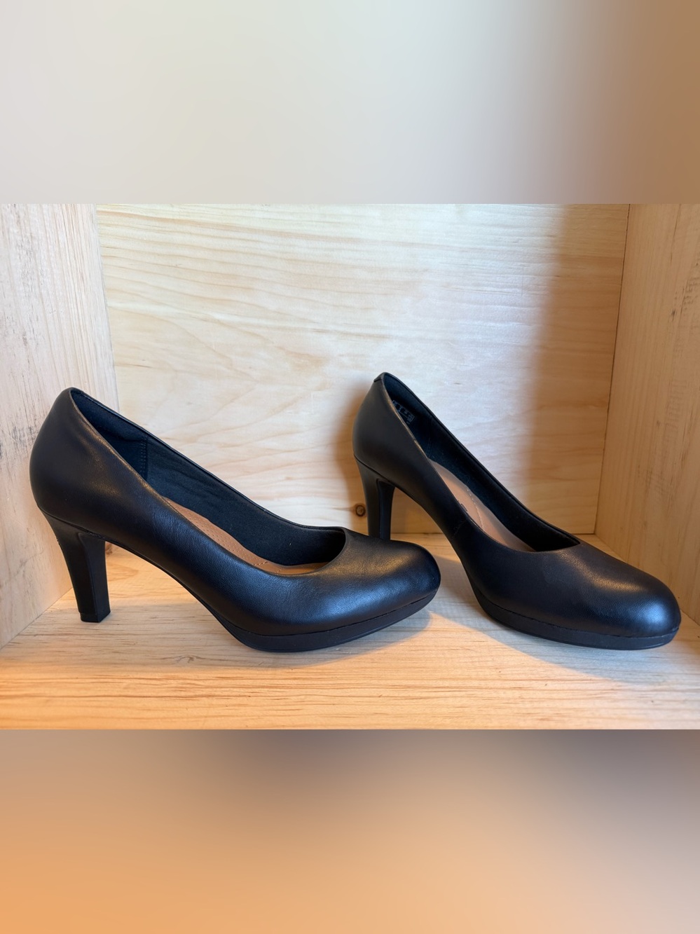W8 Clarks pump